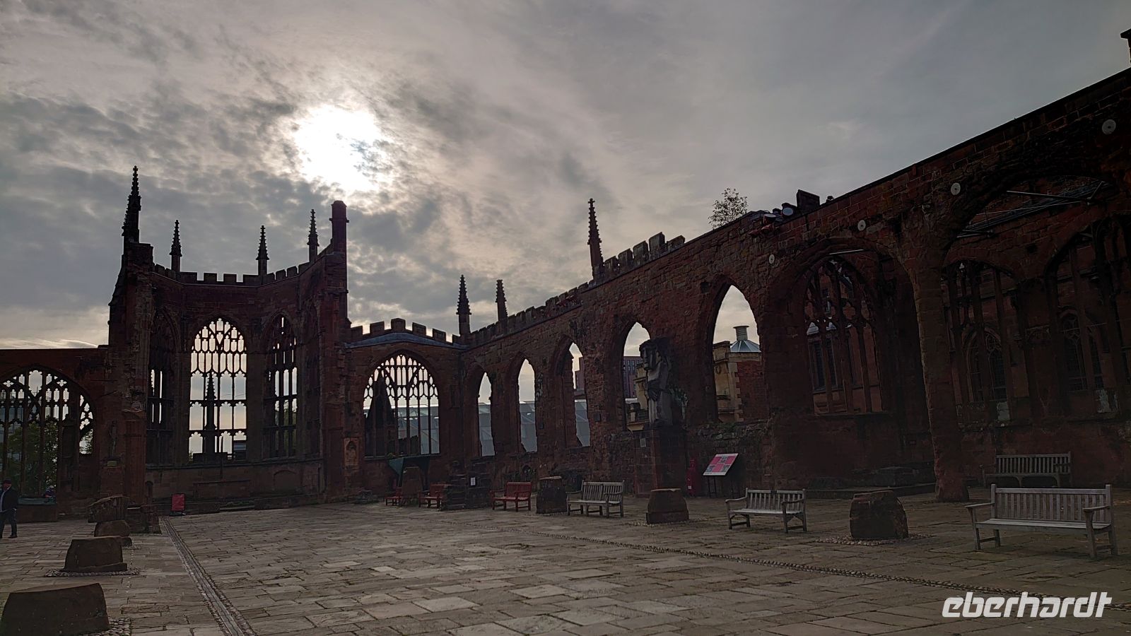 57 Die Kathetrale St. Michael im Gegenlicht, Coventry