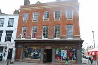 Laden rund um den College-Studenten