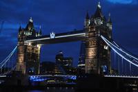 Tower Bridge bei Nacht