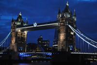 Tower Bridge bei Nacht