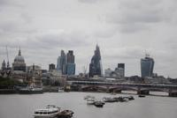 Blick vom anderen Ufer der Themse ins Bankenviertel von London