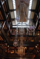 Innenraum Kaufhaus Liberty mit prächtigen Kronleuchtern