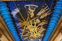 Decke des Treppenhauses im Kaufhaus Harrods im ägyptischen Stil