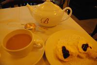 Klassische Speise zur Tea-Time - Scones und Tee