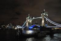 Die geöffnete Tower Bridge