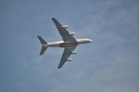 Airbus 380 von Emirates im Anflug auf London Heathrow