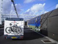 Einfädeln in den Spezialwaggon des Euro-Shuttle