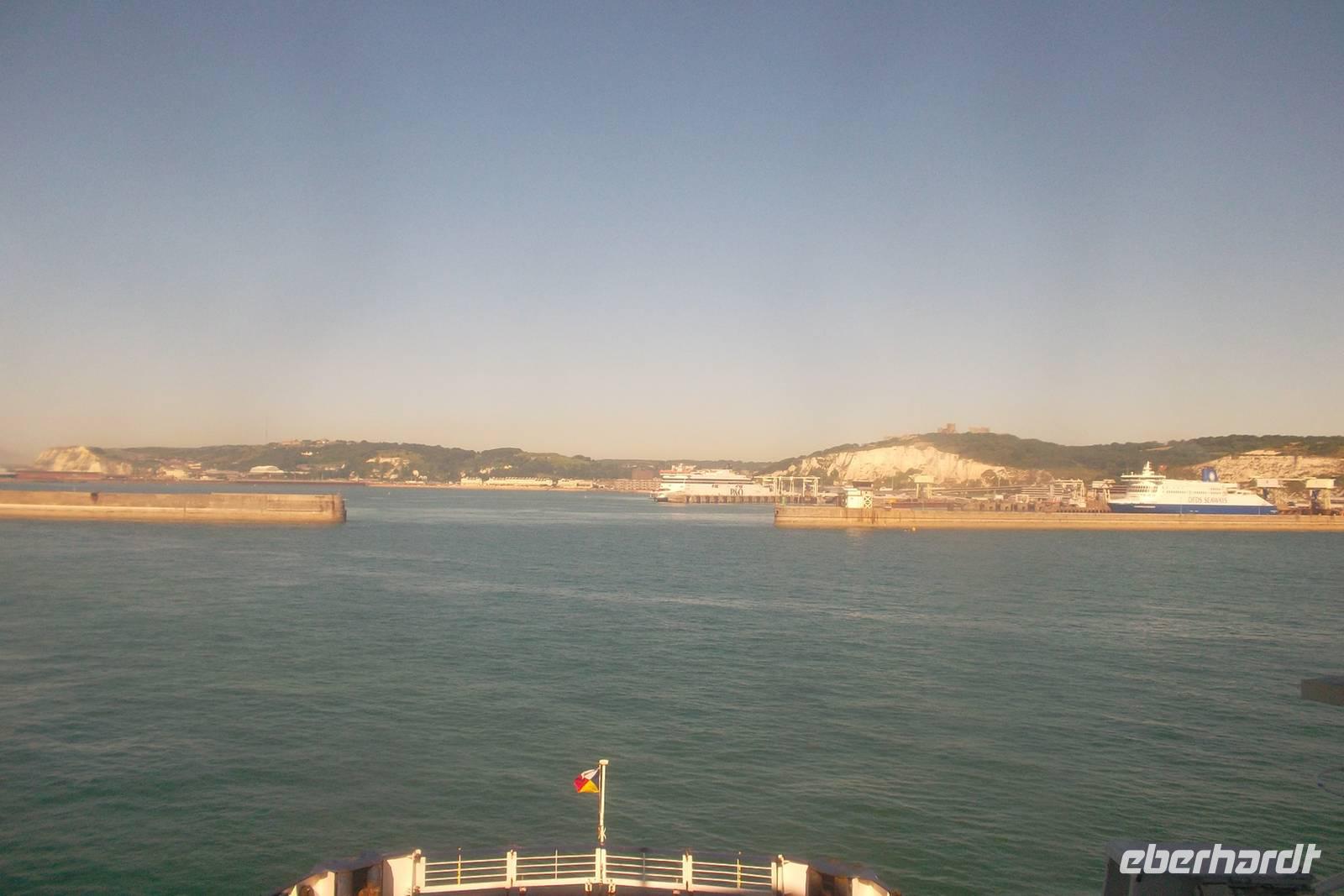 Einfahrt in den Hafen von Dover