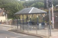 Altes Bus-Wartehäuschen in Conwy