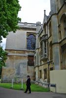 Hier tragen sogar Sicherheitsmänner Melone