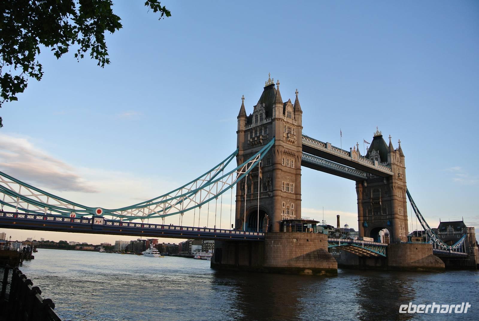 Der Blick vom Hotel auf die Tower Bridge