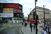 Die berühmte Leuchtreklame auf dem Piccadilly Circus