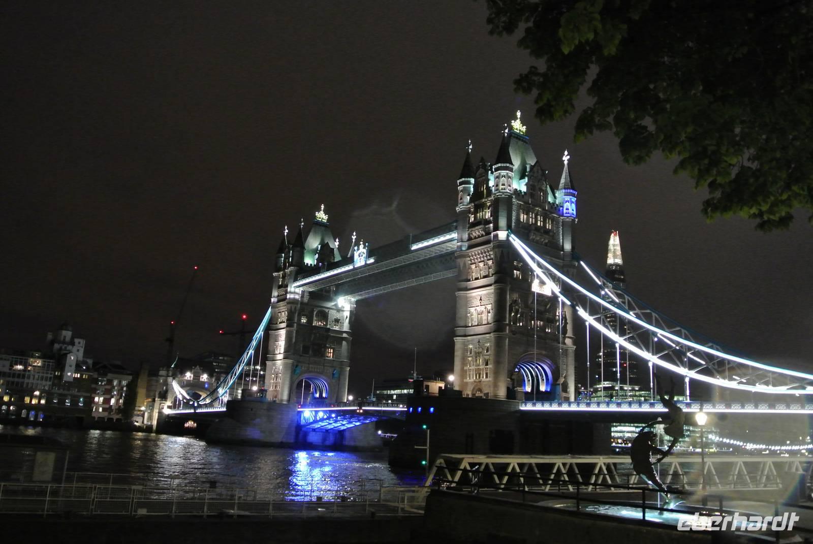 Die Tower Bridge bei Nacht