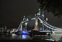 Die Tower Bridge bei Nacht