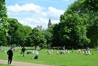 Sonnenbaden im St. James Park am Buckingham Palace