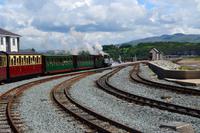 246 Wales, Ffestiniog Railway, Abfahrt in Porthmadog