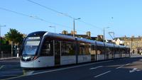 516 Edinburgh, Haymarket Terrace mit neuer Straßenbahn