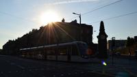 517 Edinburgh, Haymarket mit neuer Straßenbahn