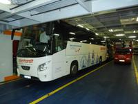 Unser Bus unter Deck auf der Fähre
