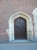 Was verbirgt sich hinter dieser schönen alten Tür?