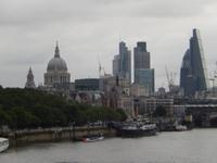 Skyline von London, rechts die 'Käsereibe'