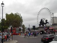 Alte Skulptur, neues Riesenrad - so ist London