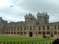 Ein Flugzeug über Windsor... wie jede Minute wieder.