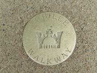 Plakette auf dem Jubilee Walkway der Königin