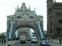 Fahrt über die Tower Bridge