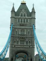 Schwankt die Tower Bridge? Nein, eher der Bus.