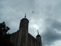Flieger über dem White Tower