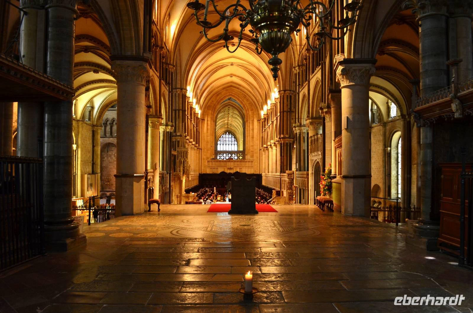 021 Canterbury Cathedral, Chor mit Gedenklicht für Thomas Becket