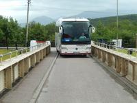 Na, passt unser Bus da durch?