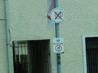 Keine freilaufenden Hunde, kein Alkohol in der Öffentlichkeit - Belfast.