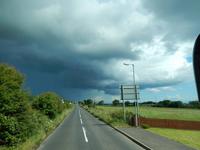 Hinein in die dunklen Wolken um Giant's Causeway
