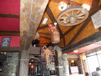 Schön gestaltete Decke im Pub in Sligo