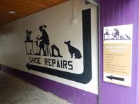 Zum Schuster geht es da entlang.