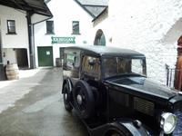 Da geht es zur heute noch arbeitenden Destillerie - In der Destillerie von Kilbeggan