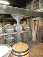 Viele Fässer - In der Destillerie von Kilbeggan