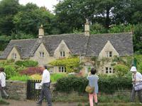 Bibury in den Cotswolds (mit Japanern)