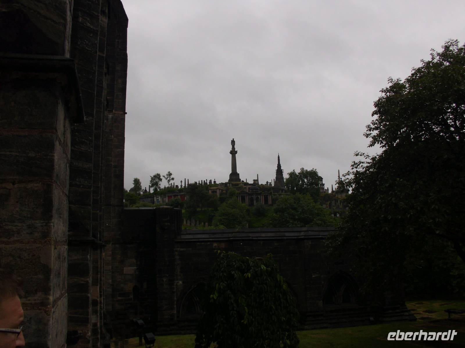 Ein strenger John Knox schaut von seiner Säule