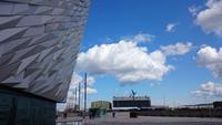 Blick am Museum hinüber zu den Titanic-Studios