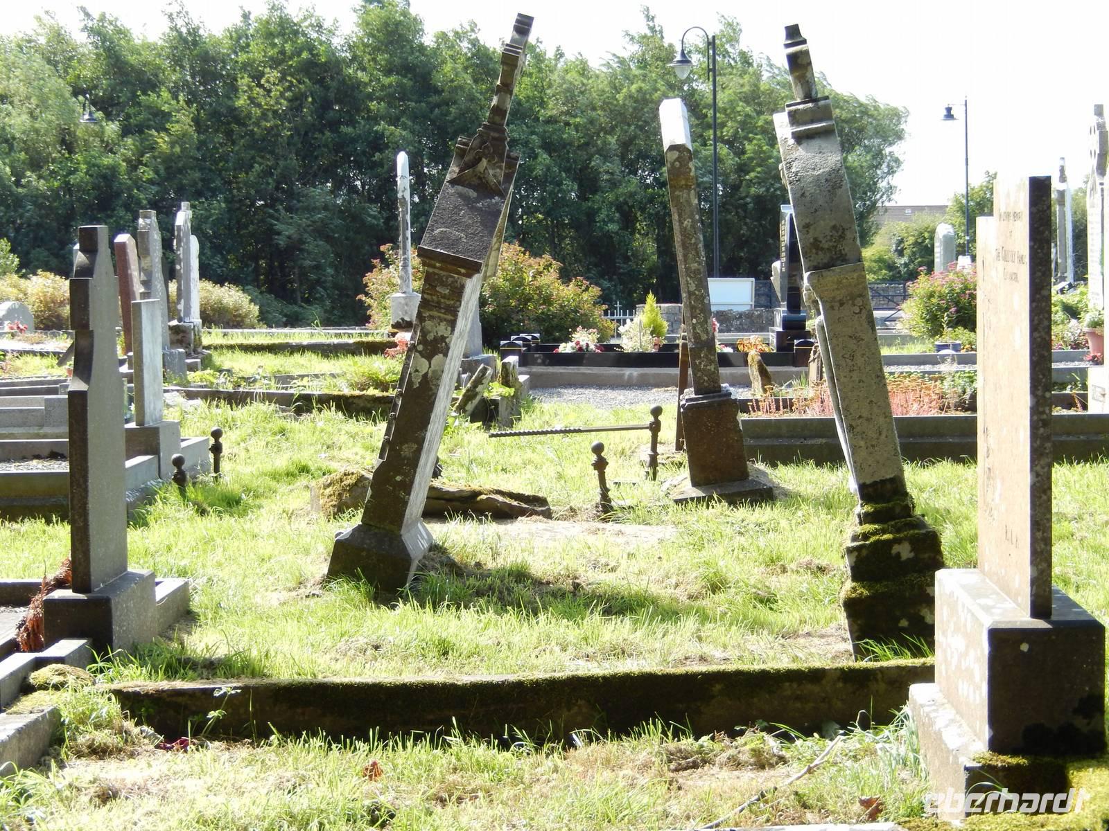 Stgeine verneigen sich in Drumcliff