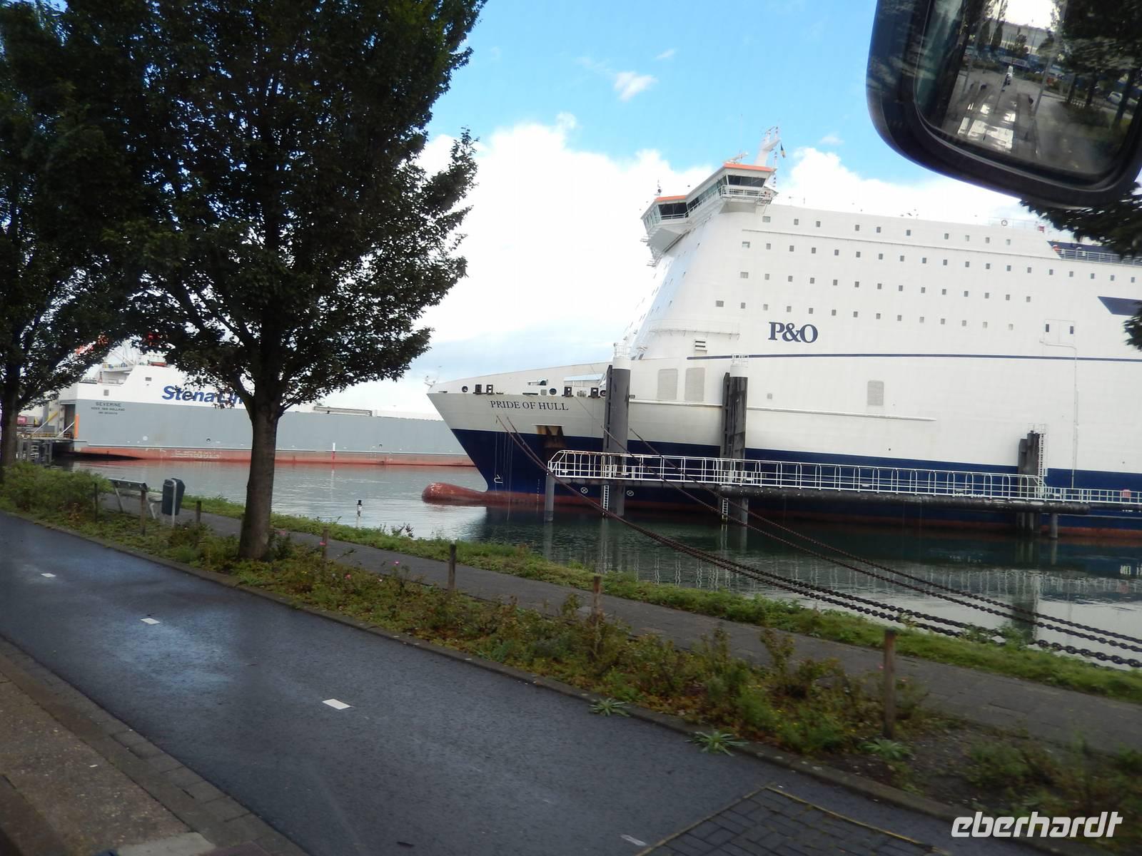 Wieder auf dem Festland - die Fähre hat festgemacht - Rotterdam
