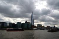 023 London, Themseufer mit Shardtower und Kreuzer Belfast