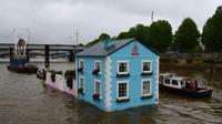 040 London, schwimmendes Haus in der Themse