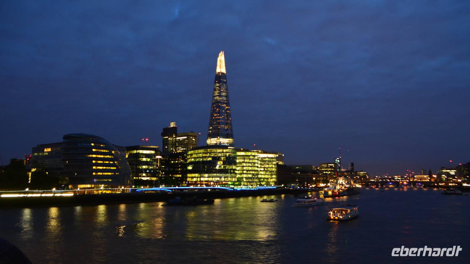 057 London, Themseufer mit Shard Tower und Rathaus