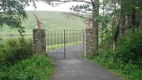 Am Ausgang des Glenveagh Castle