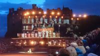 Deutsche Miilitärmusik auf der Esplanade und deutsche Bierkrüge am edinburgh Castle