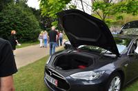 Die Vergangenheit = Zukunft; Arundel Castle und Tesla Fahrzeuge (Elektroautos)